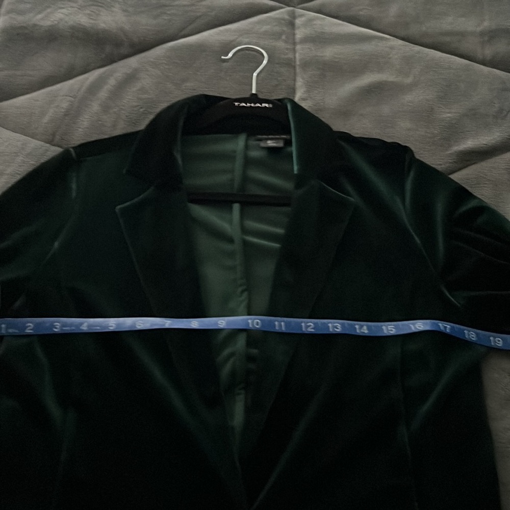 Tahari Velvet Jacket! - Picture 8 of 9